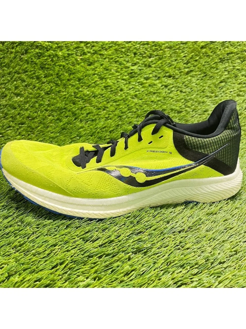 Saucony Freedom 5 Mens Size 9.5 Neon Green Black Athletic Running Shoes Sneakers